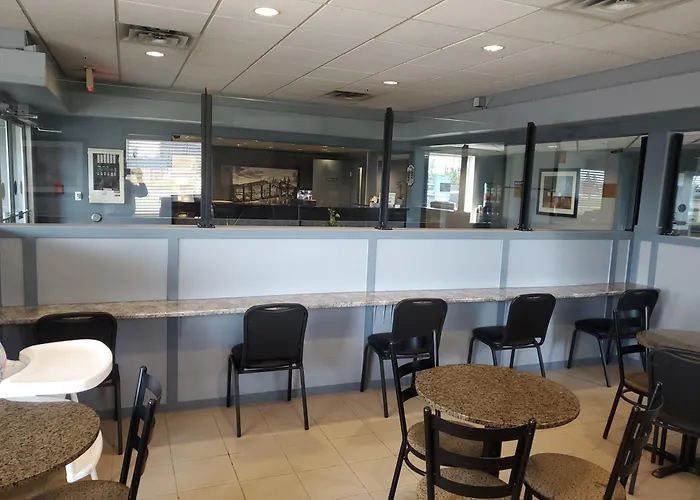 Super 8 By Wyndham Edmonton International Airport