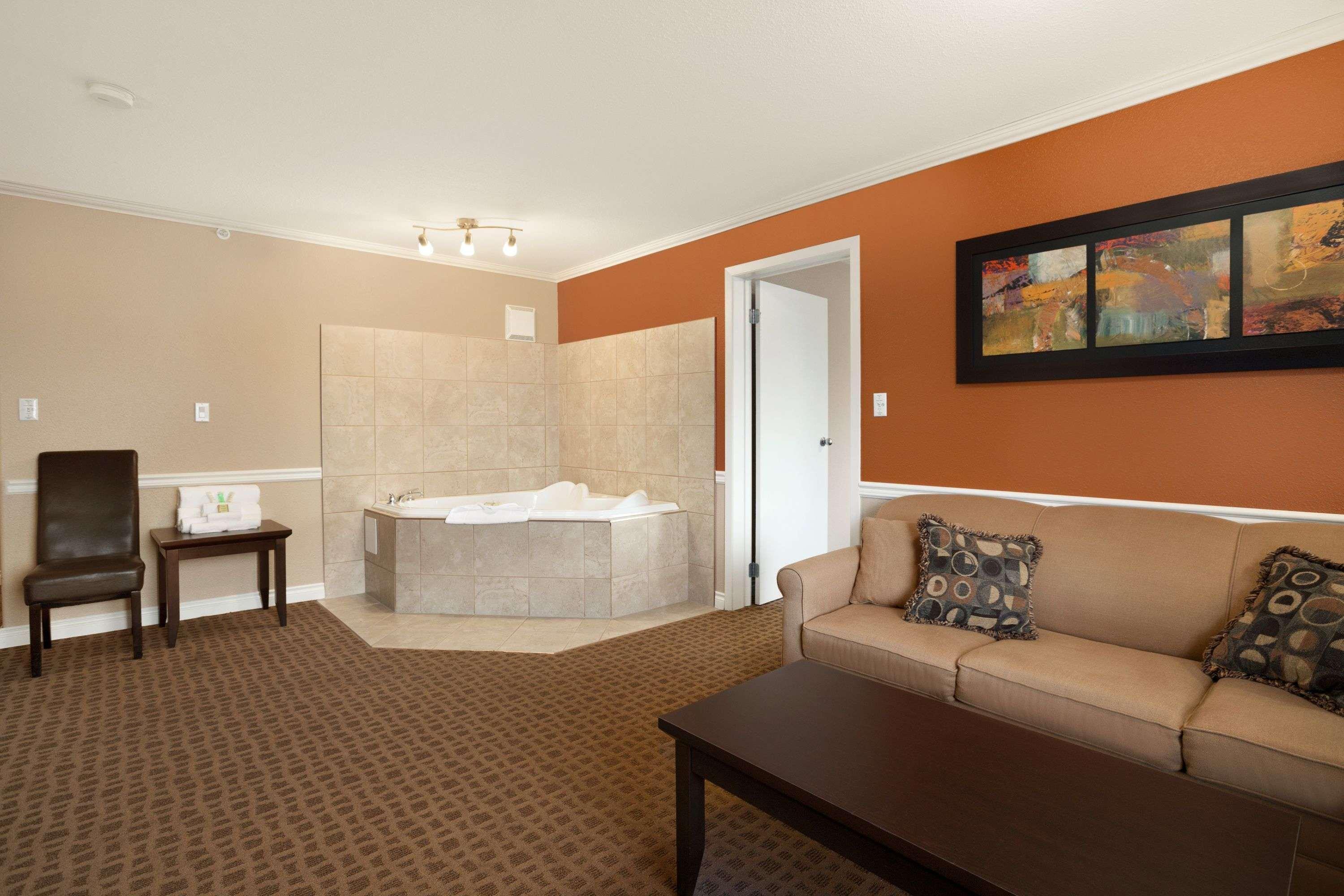 Hotel Super 8 By Wyndham Edmonton International Airport