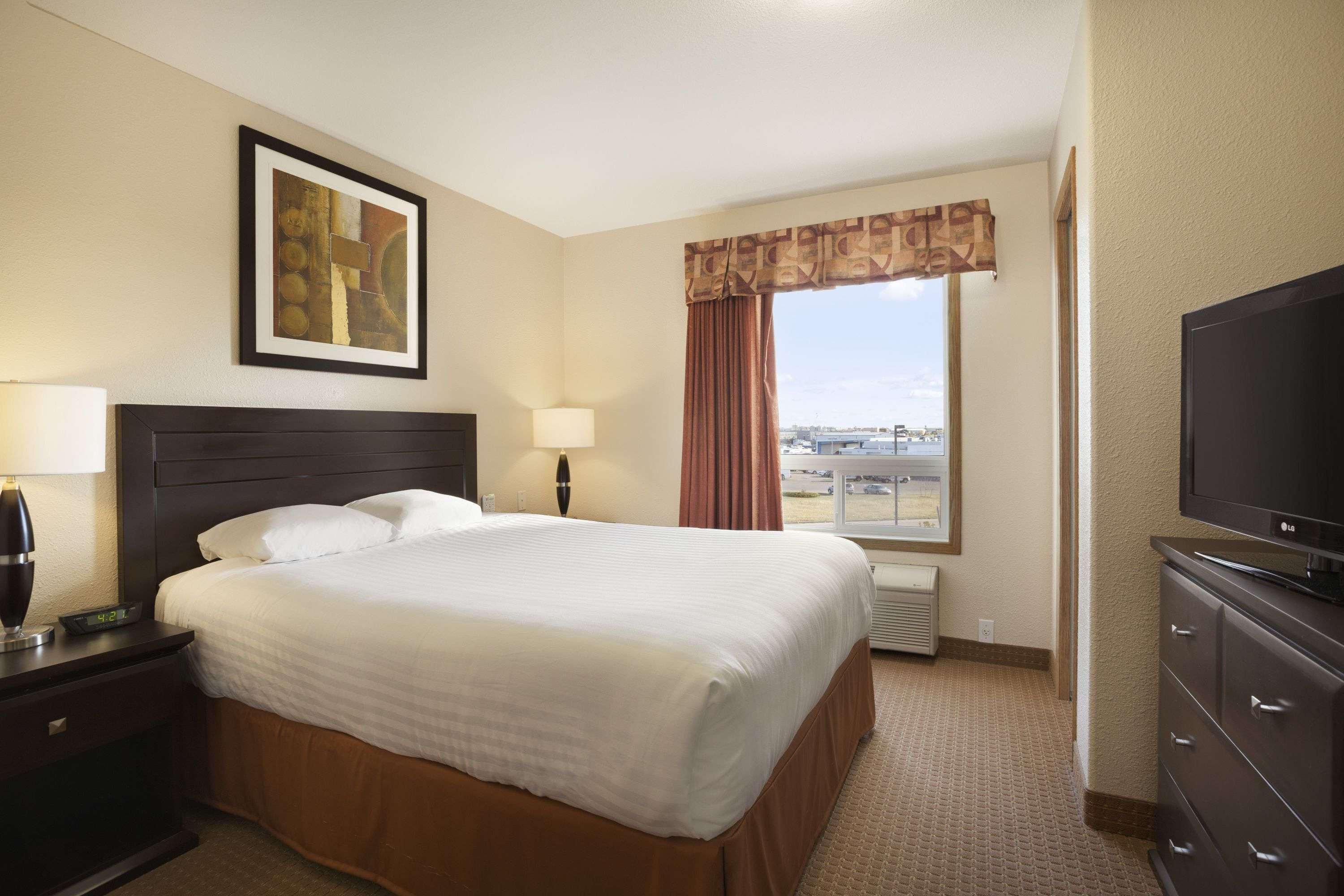Hotel Super 8 By Wyndham Edmonton International Airport 2*