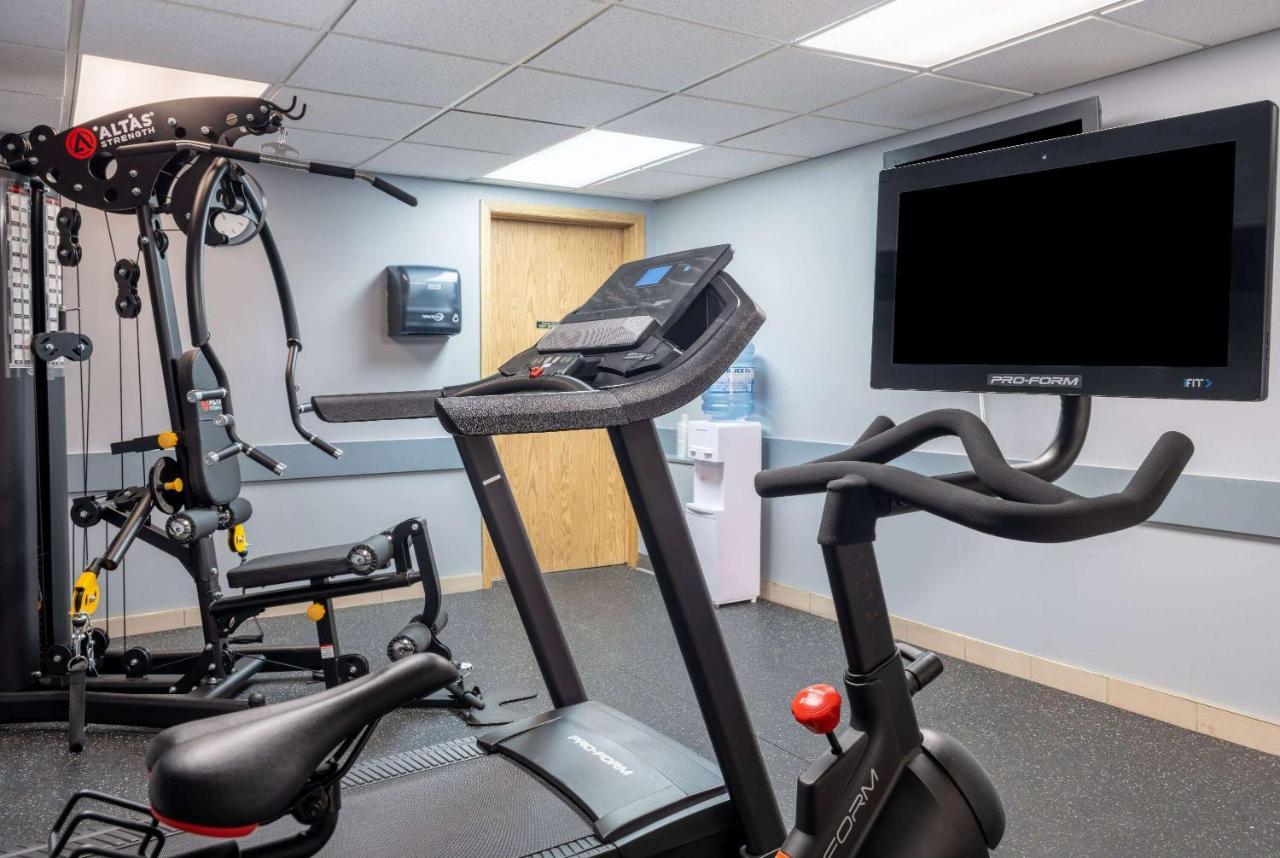 Hotel Super 8 By Wyndham Edmonton International Airport 2*
