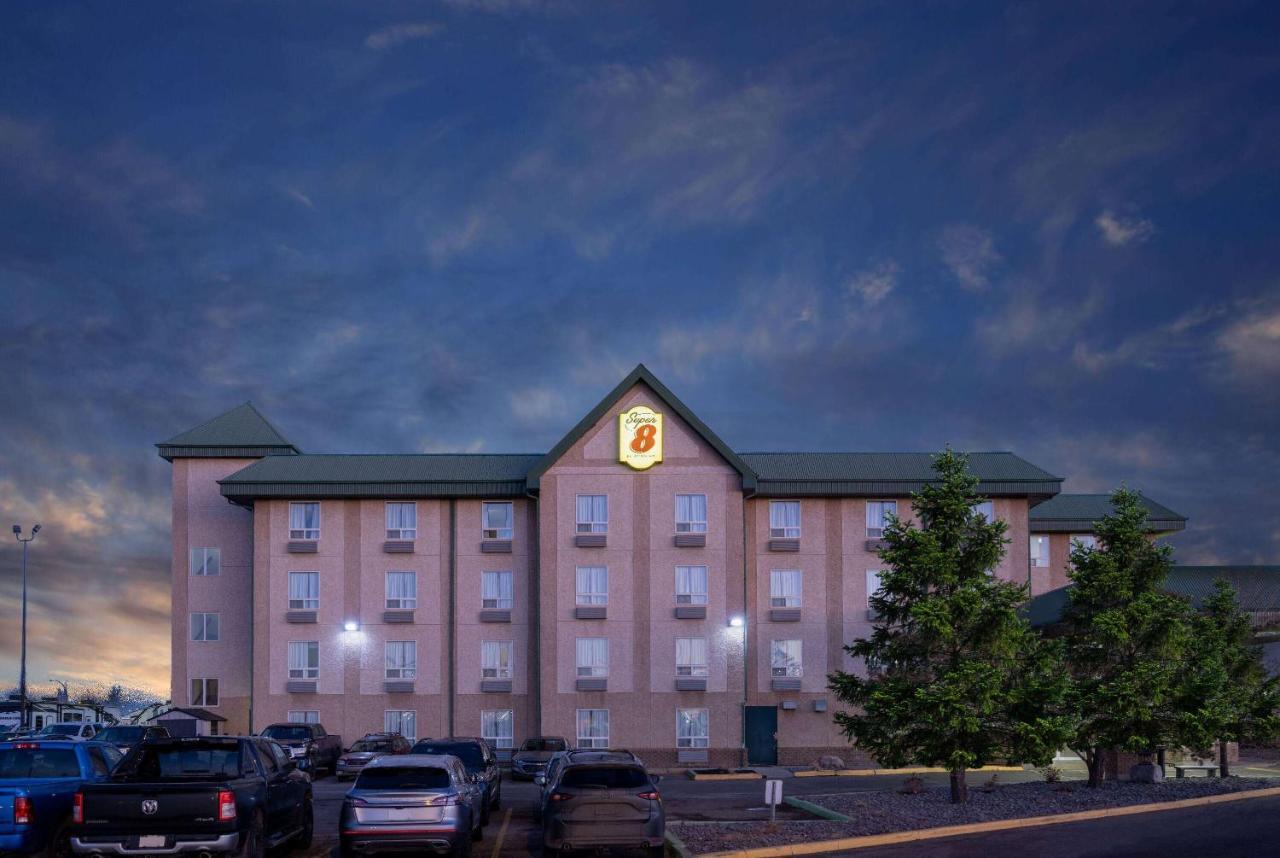 Super 8 By Wyndham Edmonton International Airport Hotel
