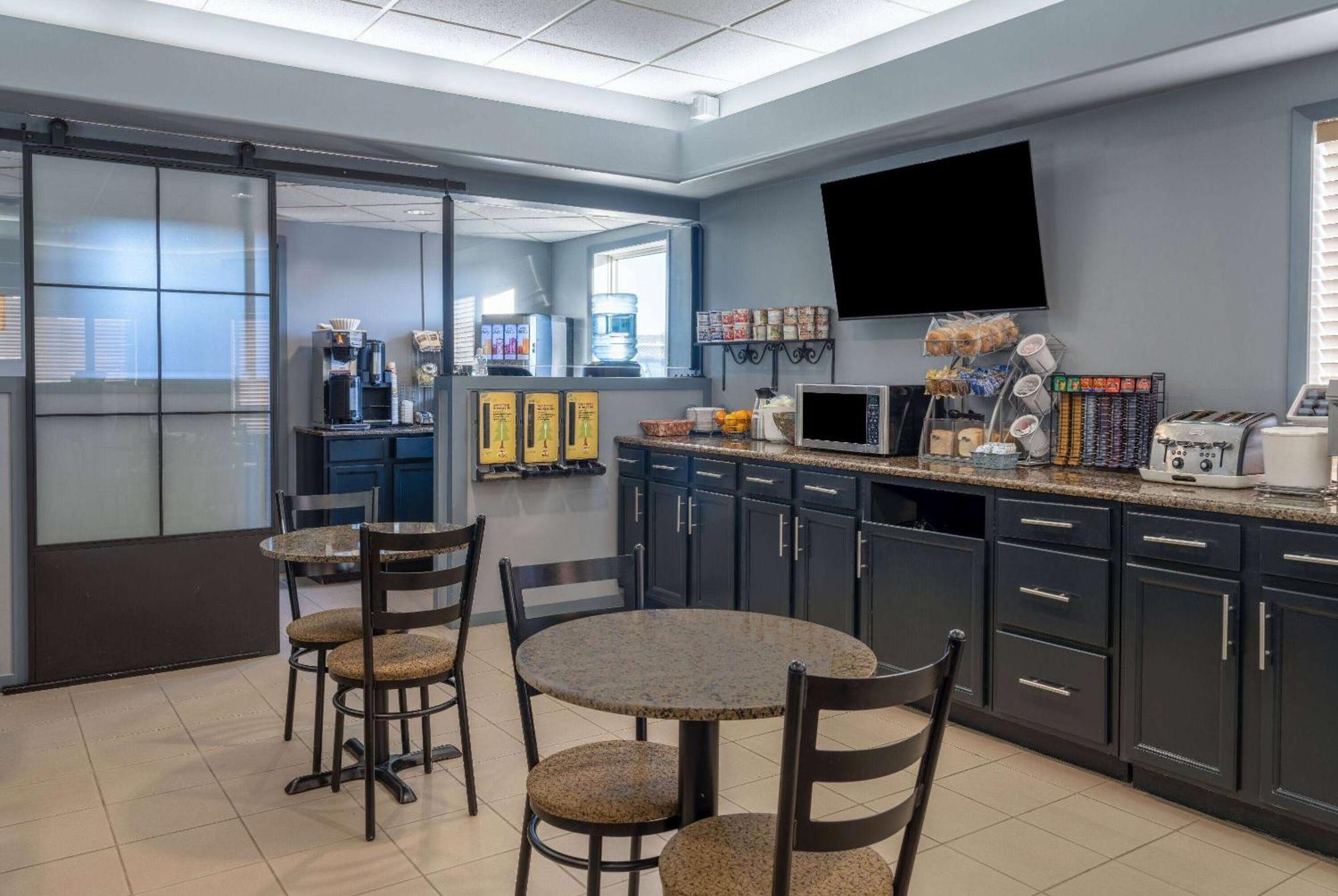 Super 8 By Wyndham Edmonton International Airport Leduc