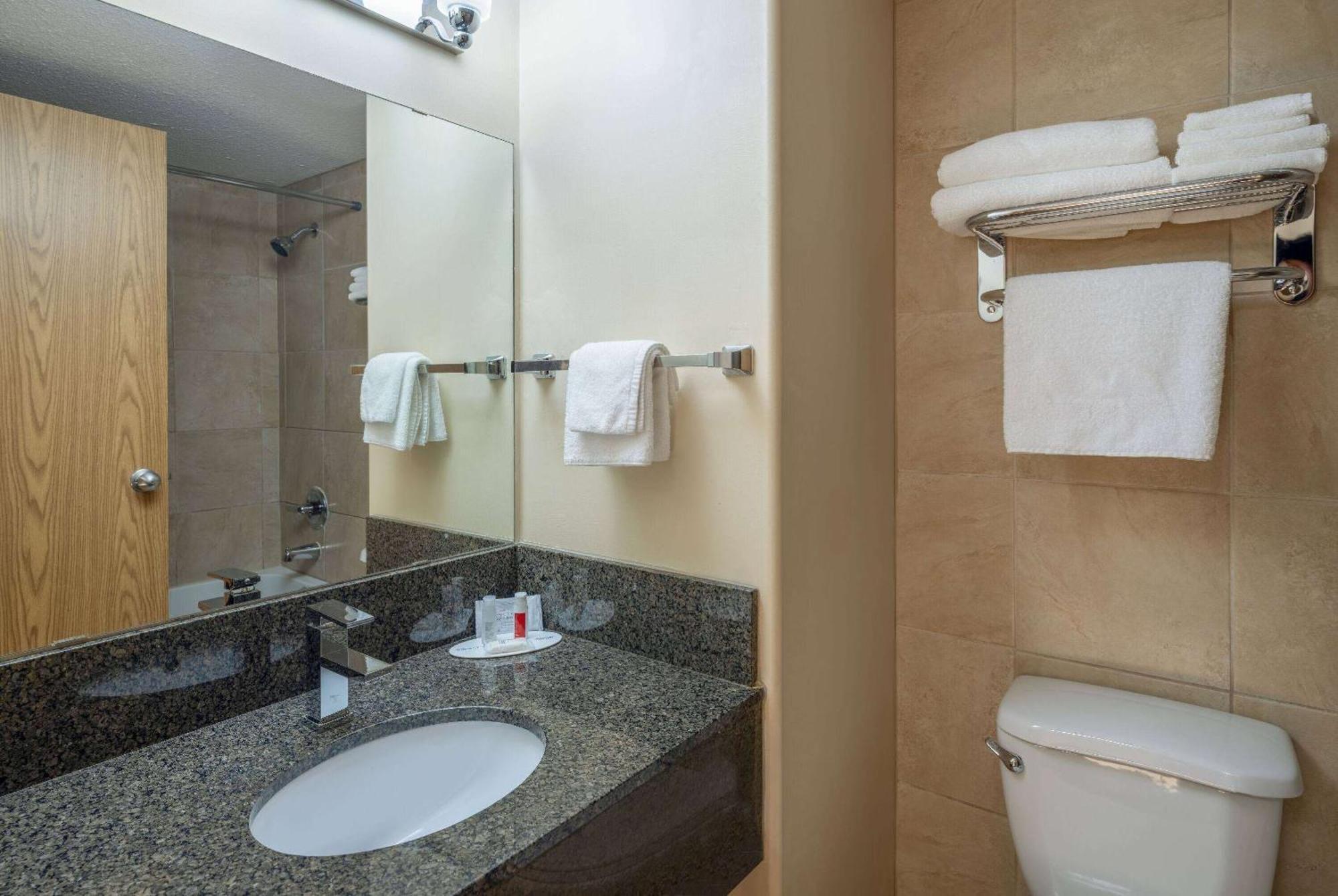 Super 8 By Wyndham Edmonton International Airport Leduc