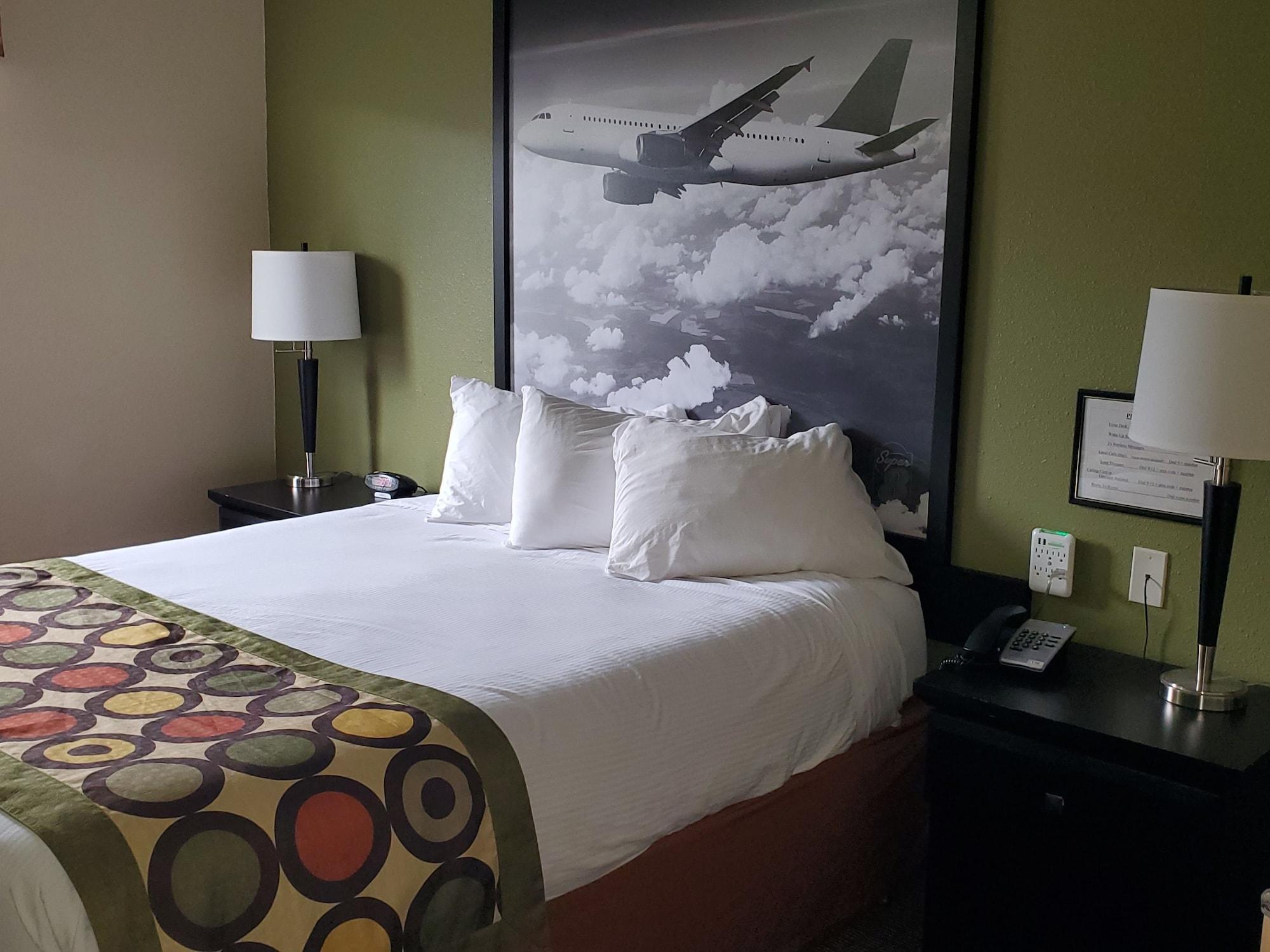 Super 8 By Wyndham Edmonton International Airport 2*