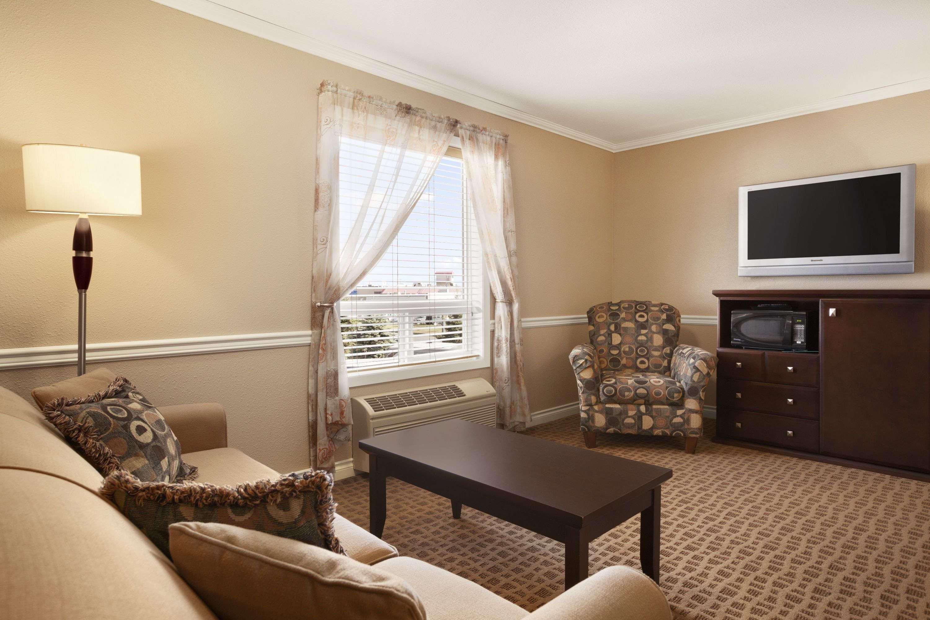 Hotel Super 8 By Wyndham Edmonton International Airport