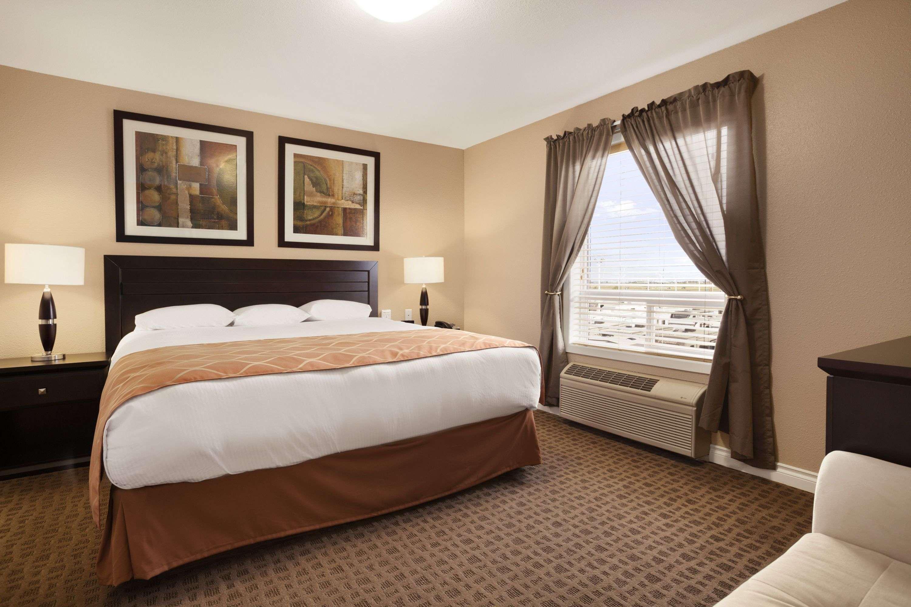 Super 8 By Wyndham Edmonton International Airport Hotel Leduc