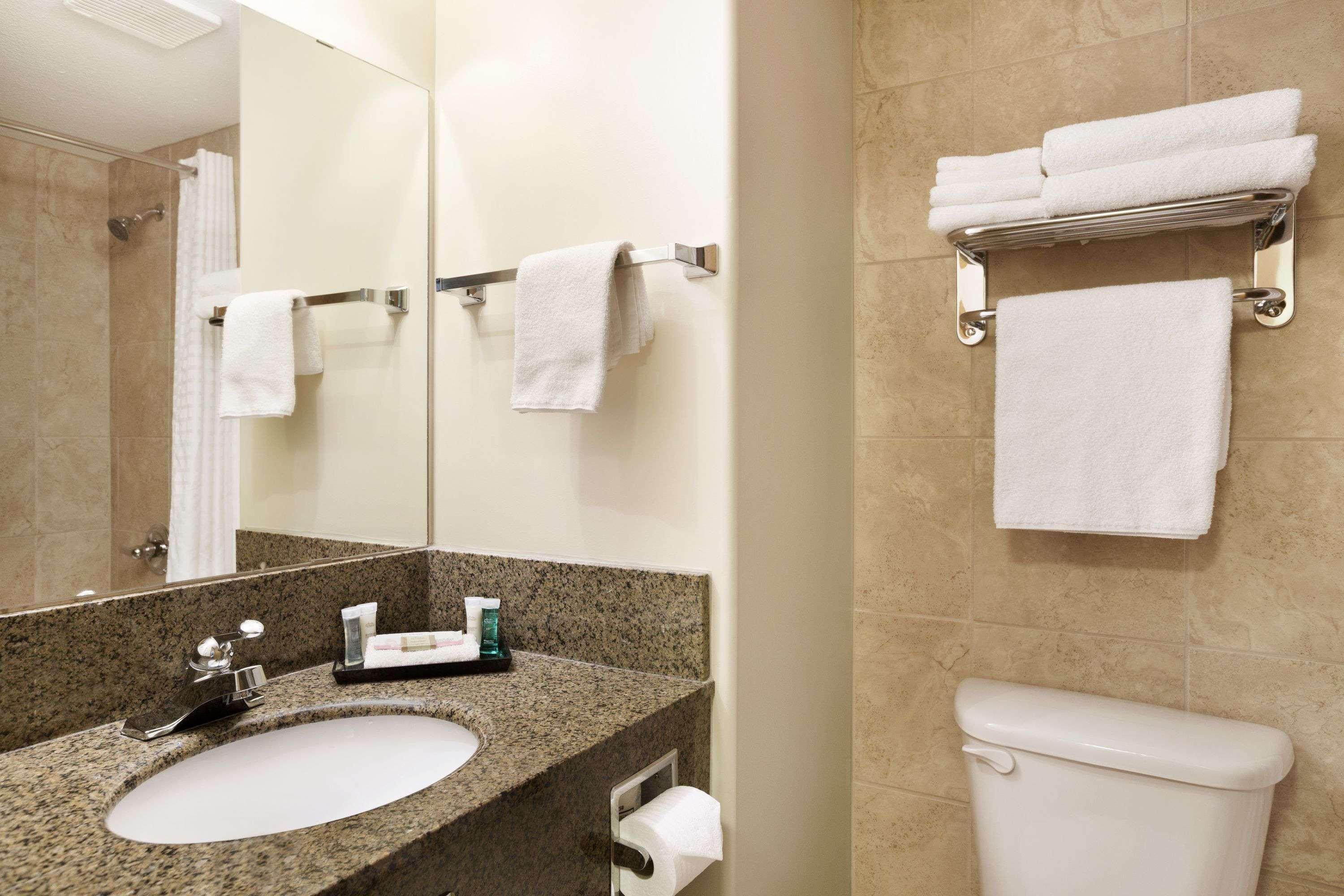 Super 8 By Wyndham Edmonton International Airport Hotel 2*