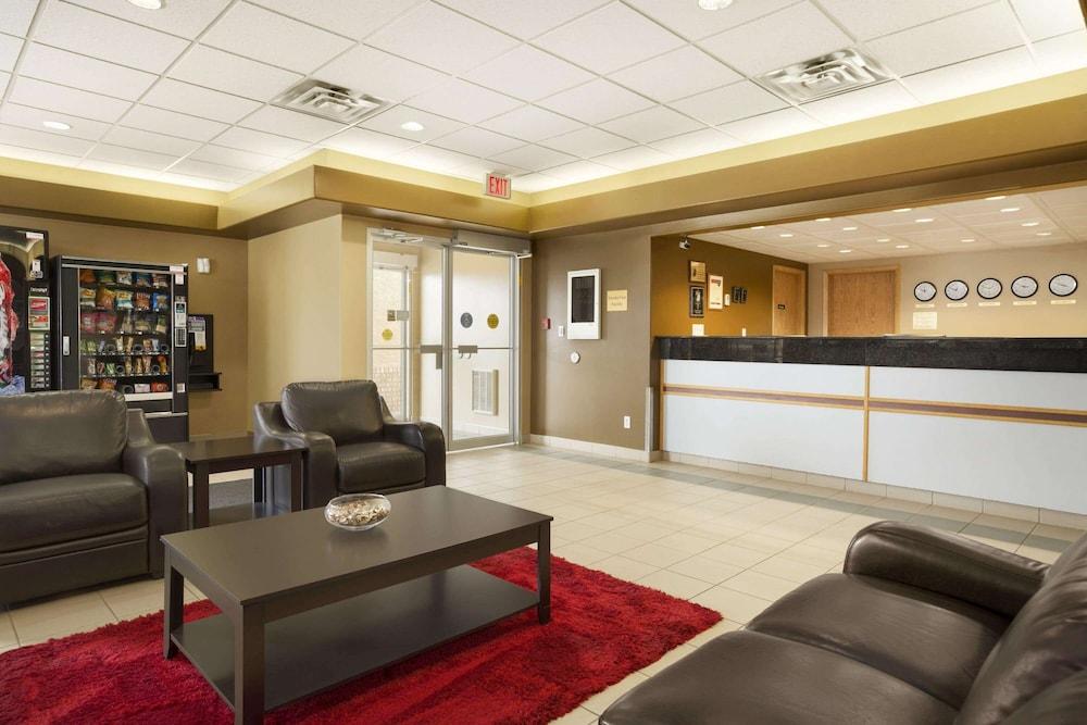 Super 8 By Wyndham Edmonton International Airport Hotel