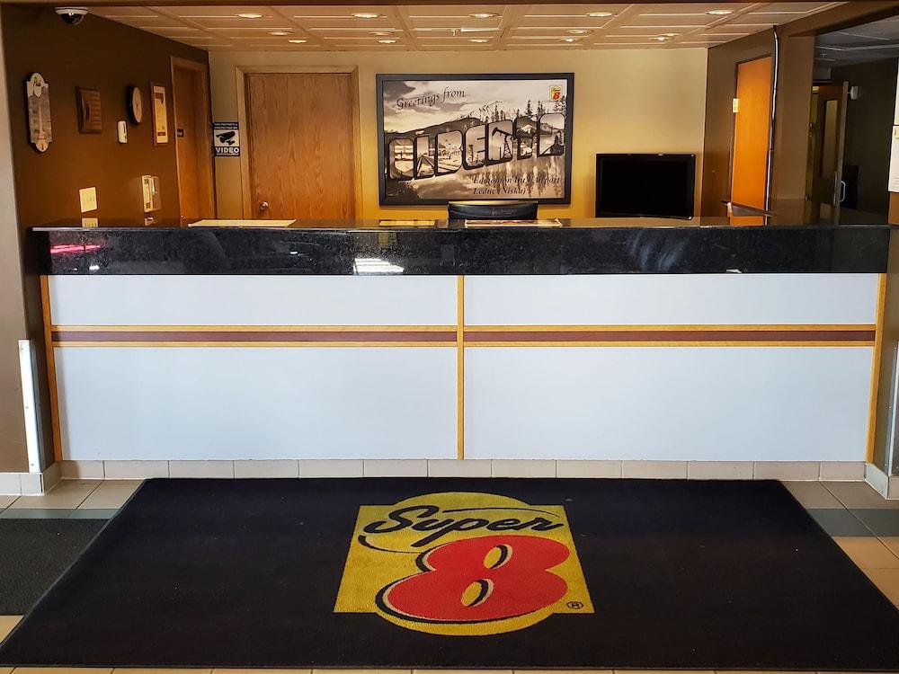 Super 8 By Wyndham Edmonton International Airport Hotel