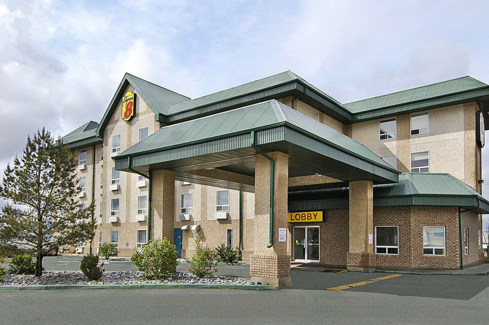 Super 8 By Wyndham Edmonton International Airport